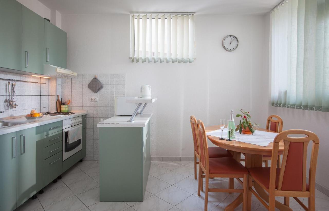 Apartments Dragan Baška Voda エクステリア 写真