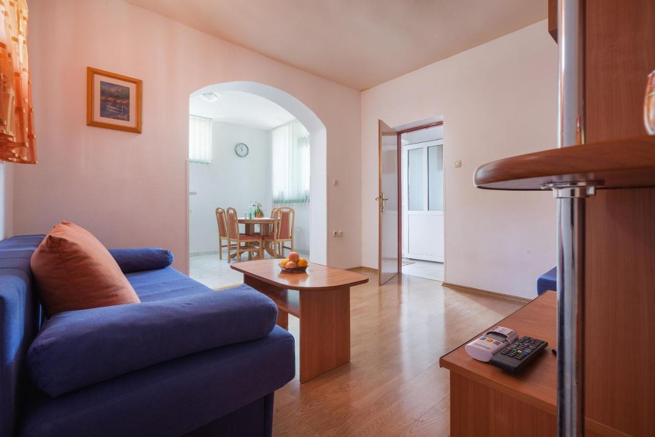 Apartments Dragan Baška Voda エクステリア 写真