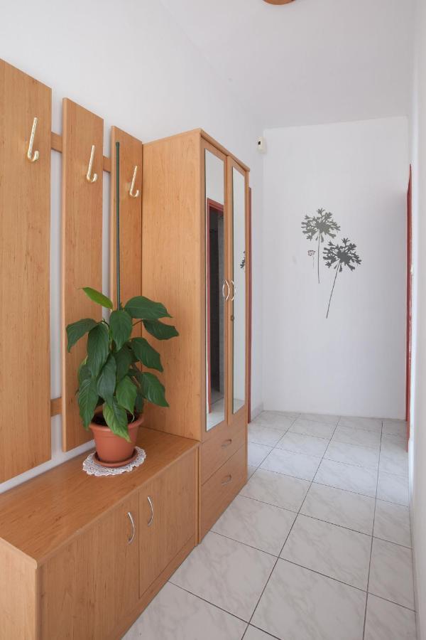 Apartments Dragan Baška Voda エクステリア 写真