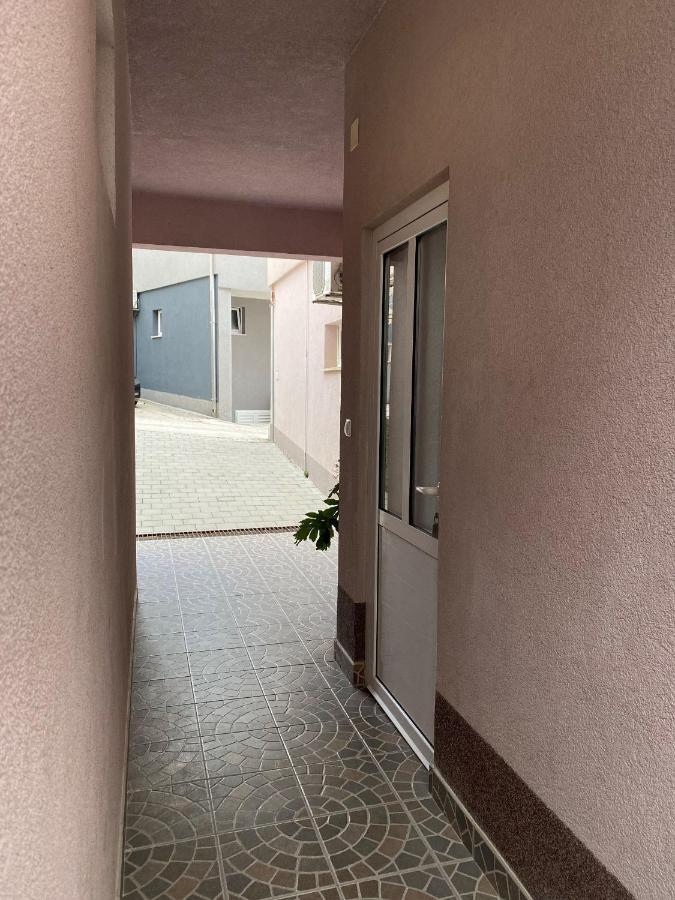 Apartments Dragan Baška Voda エクステリア 写真