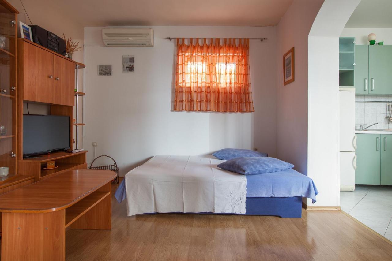 Apartments Dragan Baška Voda エクステリア 写真
