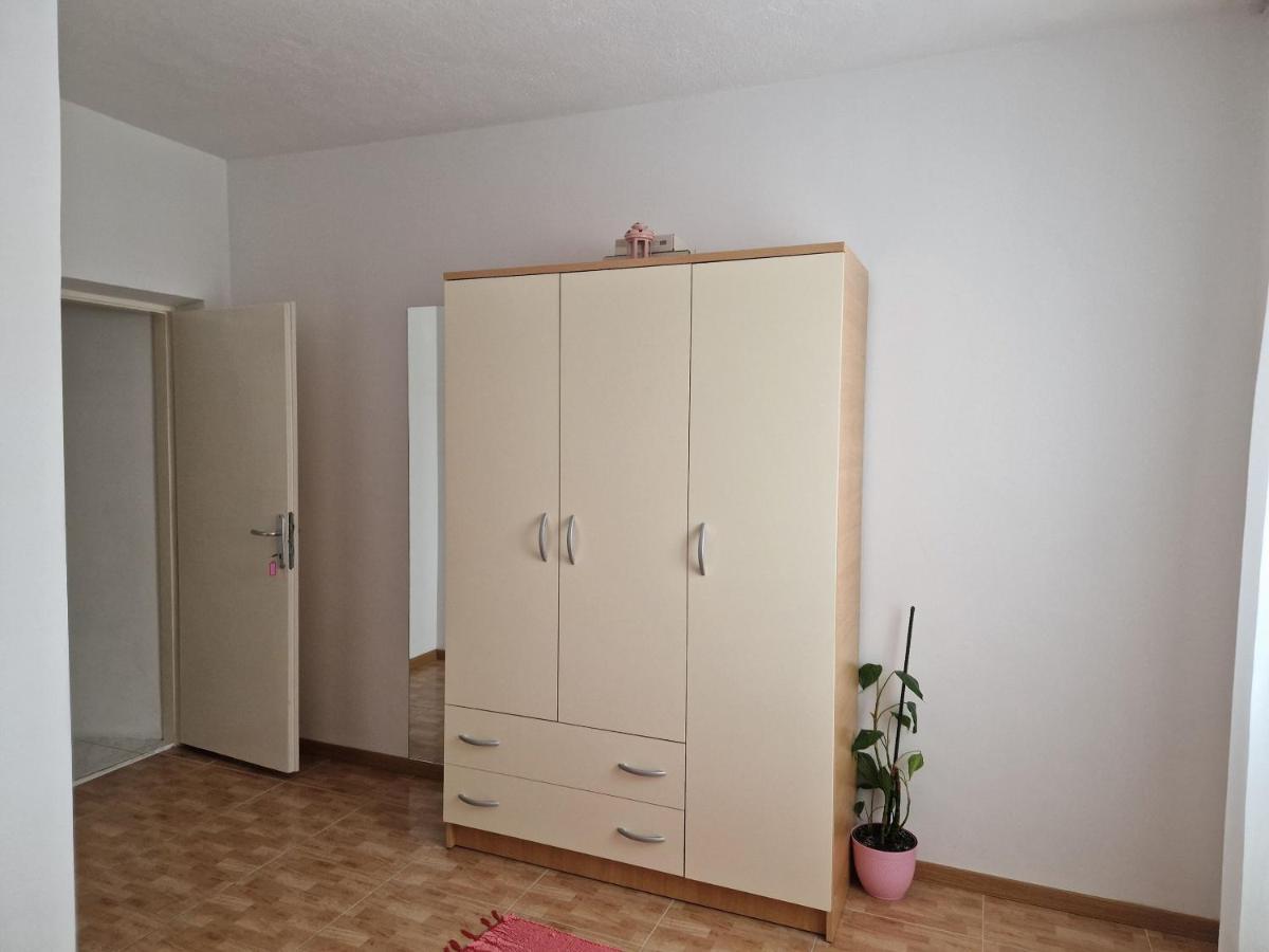 Apartments Dragan Baška Voda エクステリア 写真